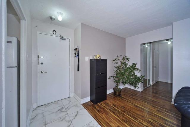 409 - 2245 Eglinton Ave E, Condo with 2 bedrooms, 1 bathrooms and 1 parking in Toronto ON | Image 3