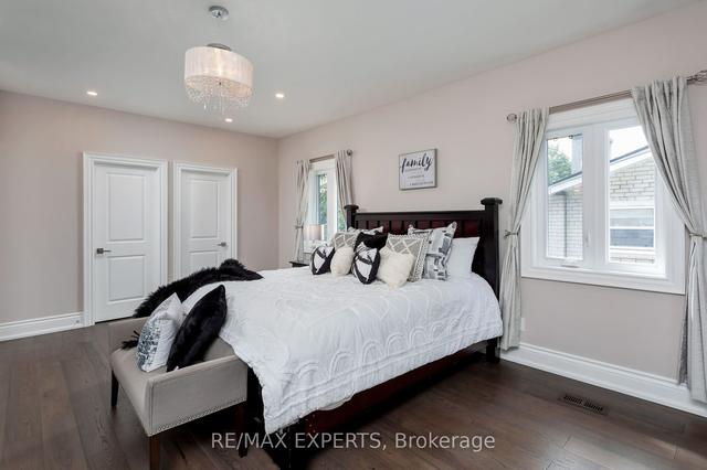 52 Ashmount Cres, House detached with 5 bedrooms, 5 bathrooms and 6 parking in Toronto ON | Image 15