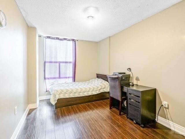 1004 - 17 Knightsbridge Rd, Condo with 2 bedrooms, 1 bathrooms and 1 parking in Brampton ON | Image 9