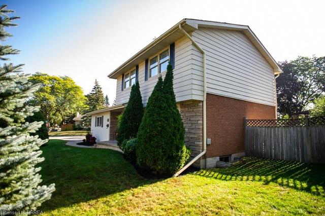 75 Forsythe Avenue, House detached with 4 bedrooms, 2 bathrooms and 5 parking in Brantford ON | Image 12