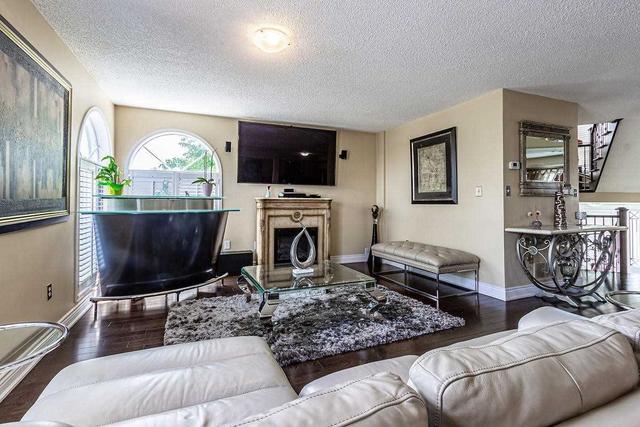 85 Forestgrove Circ, House detached with 3 bedrooms, 4 bathrooms and 5 parking in Brampton ON | Image 3