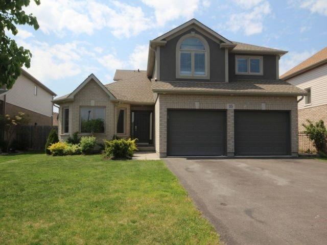 35 Agincourt Cres, House detached with 3 bedrooms, 3 bathrooms and 4 parking in St. Catharines ON | Image 1