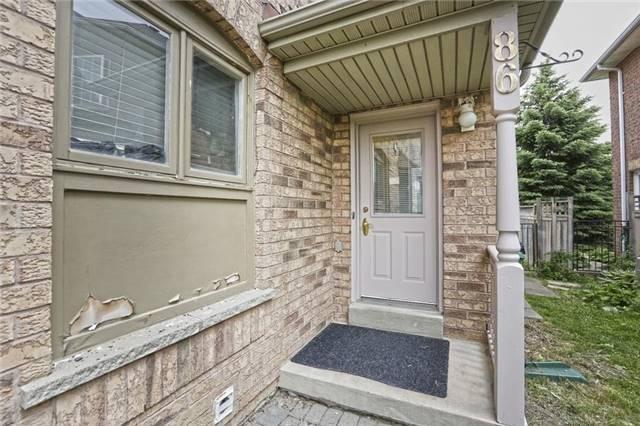 86 Pressed Brick Dr, House attached with 3 bedrooms, 3 bathrooms and 2 parking in Brampton ON | Image 2