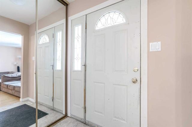 182 Archdekin Dr, House detached with 3 bedrooms, 2 bathrooms and 5 parking in Brampton ON | Image 4