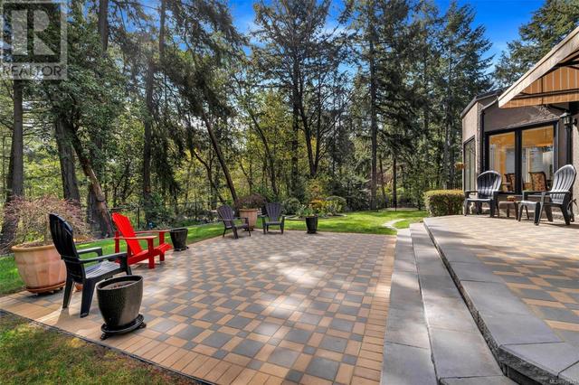 4533 Pheasantwood Terr, House detached with 3 bedrooms, 3 bathrooms and 6 parking in Saanich BC | Image 54