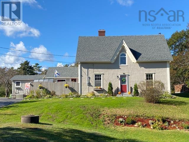 6381 Highway 3, House detached with 3 bedrooms, 2 bathrooms and null parking in Shelburne MD NS | Image 1