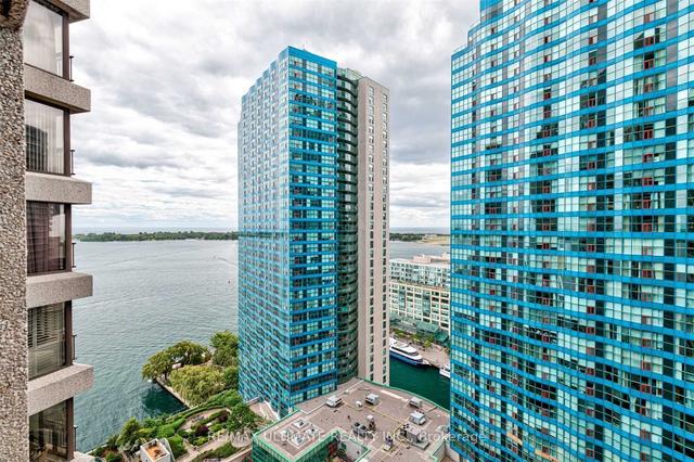 2416 - 55 Harbour Sq, Condo with 1 bedrooms, 2 bathrooms and 1 parking in Toronto ON | Image 13