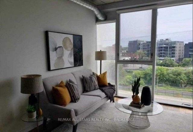 725 - 32 Trolley Cres, Condo with 1 bedrooms, 1 bathrooms and 0 parking in Toronto ON | Image 4