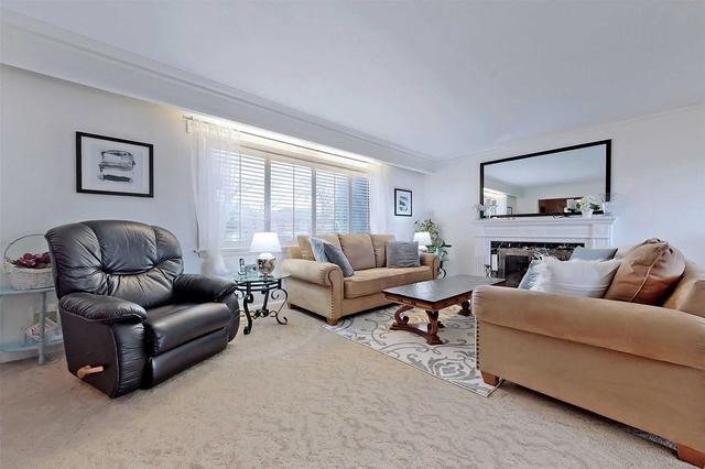 118 Hadrian Dr, House detached with 3 bedrooms, 3 bathrooms and 8 parking in Toronto ON | Image 38