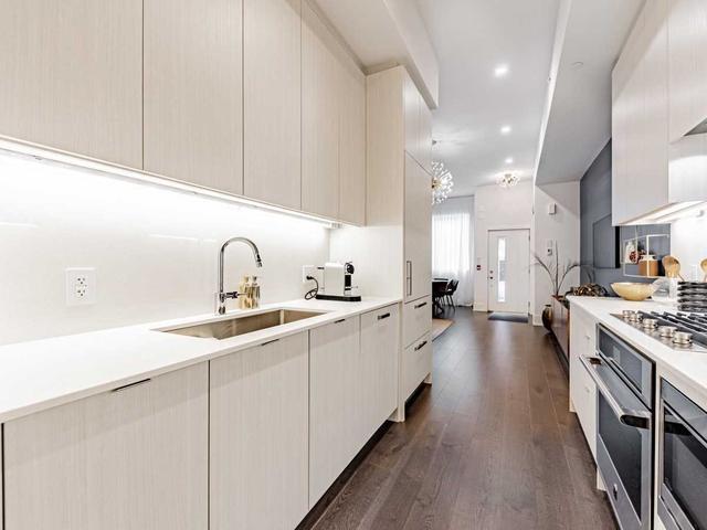 th 3 - 165 Pears Ave, Townhouse with 3 bedrooms, 4 bathrooms and 1 parking in Toronto ON | Image 2