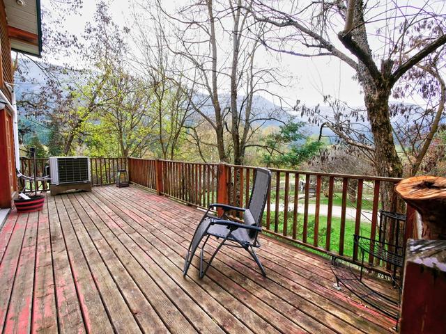 2960 Upper Slocan Park Road, House detached with 4 bedrooms, 3 bathrooms and null parking in Central Kootenay H BC | Image 10