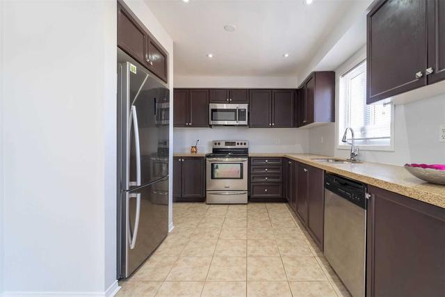 59 Beavervalley Dr, House attached with 4 bedrooms, 3 bathrooms and 4 parking in Brampton ON | Image 30