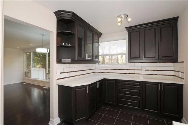 42 Samson Cres, House detached with 3 bedrooms, 2 bathrooms and 4 parking in Toronto ON | Image 3
