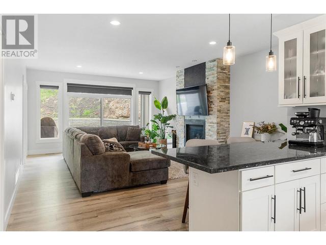 1215 Hume Avenue, House detached with 6 bedrooms, 3 bathrooms and 5 parking in Kelowna BC | Image 9