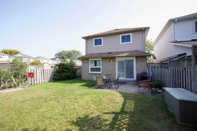 131 Sagebrush St, House attached with 3 bedrooms, 2 bathrooms and 5 parking in Oshawa ON | Image 15