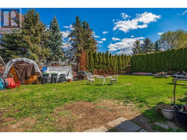 840 - 842 Tataryn Road, House semidetached with 8 bedrooms, 4 bathrooms and 8 parking in Kelowna BC | Image 5