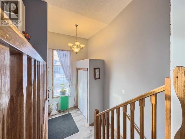 20 Vista Place Se, House detached with 3 bedrooms, 2 bathrooms and 7 parking in Medicine Hat AB | Image 5