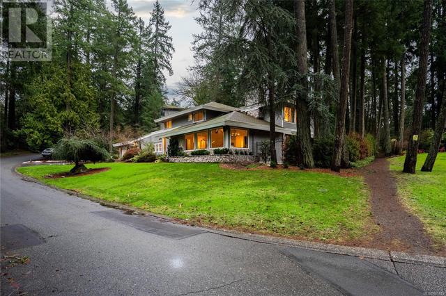 991 Lohbrunner Rd W, House detached with 4 bedrooms, 3 bathrooms and 4 parking in Saanich BC | Image 55