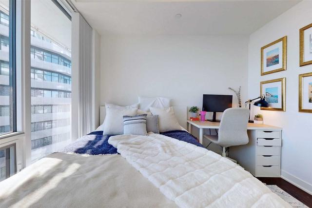 6710 - 88 Harbour St, Condo with 3 bedrooms, 2 bathrooms and 0 parking in Toronto ON | Image 13