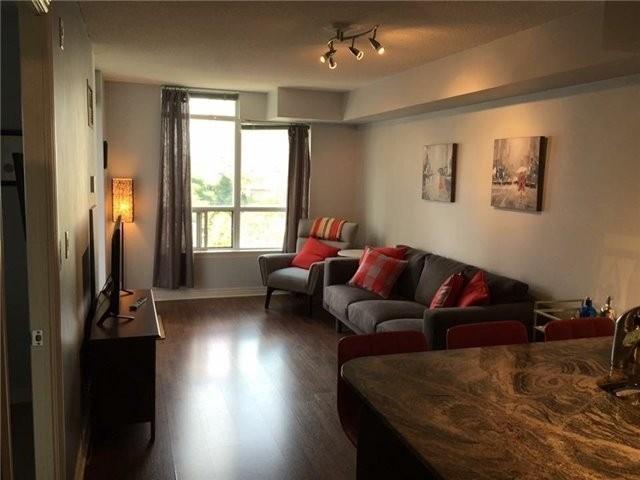 1010 - 225 Wellesley St E, Condo with 1 bedrooms, 2 bathrooms and 1 parking in Toronto ON | Image 2