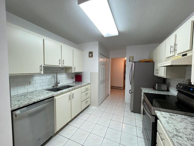 309 - 187 Warren Avenue, Condo with 2 bedrooms, 2 bathrooms and 1 parking in Penticton BC | Card Image