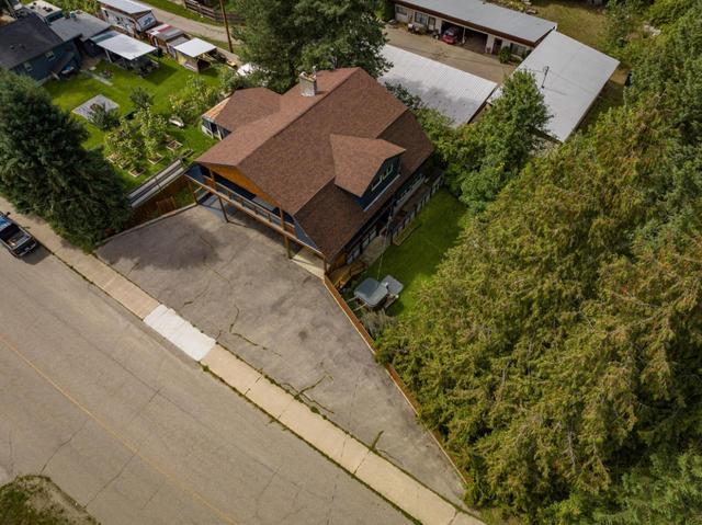 516 Glendale Avenue, House detached with 5 bedrooms, 3 bathrooms and 20 parking in Salmo BC | Image 5