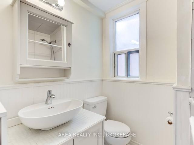 upper - 11 Salisbury Ave, House attached with 2 bedrooms, 1 bathrooms and 0 parking in Toronto ON | Image 3