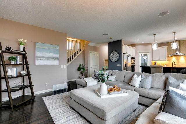 304 Everbrook Way Sw, House detached with 4 bedrooms, 3 bathrooms and 4 parking in Calgary AB | Image 4
