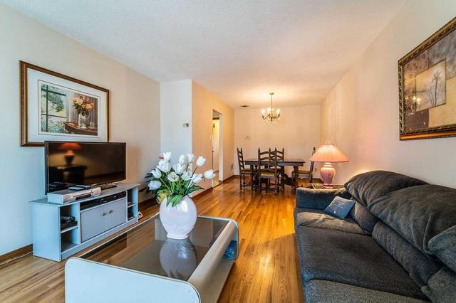 131 Dolores Rd, House semidetached with 3 bedrooms, 2 bathrooms and 3 parking in Toronto ON | Image 6