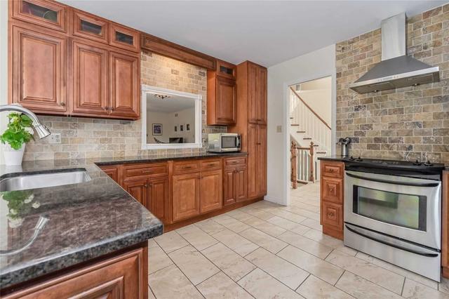11 Gryphon Pl, House detached with 4 bedrooms, 4 bathrooms and 8 parking in Guelph ON | Image 3