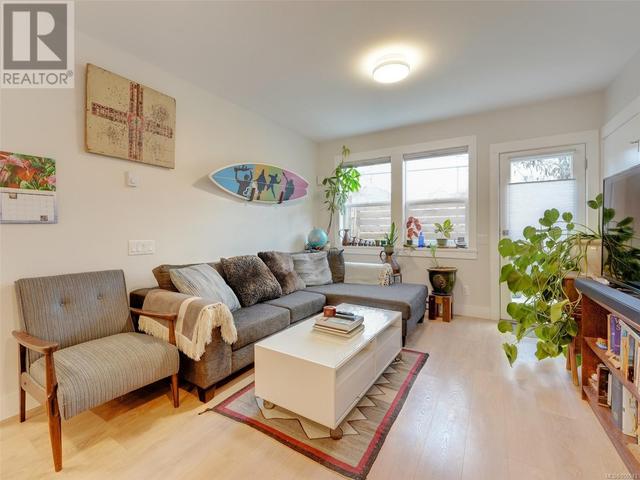 1 - 1146 Caledonia Ave, Condo with 2 bedrooms, 1 bathrooms and 1 parking in Victoria BC | Image 5