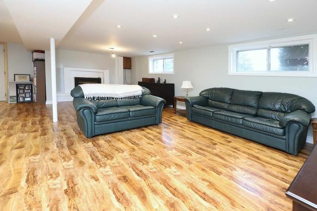 1 Stella St, House detached with 3 bedrooms, 2 bathrooms and 3.5 parking in Toronto ON | Image 17
