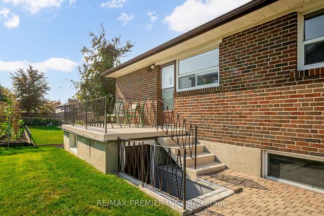 14 Veerland Dr, House detached with 3 bedrooms, 3 bathrooms and 6 parking in Toronto ON | Image 27