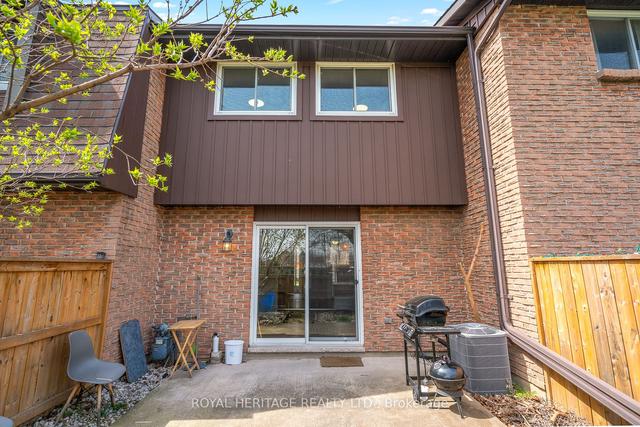 54 - 151 Linwell Rd, Townhouse with 3 bedrooms, 2 bathrooms and 1 parking in St. Catharines ON | Image 13