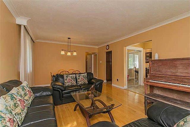 86 Jarwick Dr, House detached with 3 bedrooms, 2 bathrooms and 3 parking in Toronto ON | Image 17