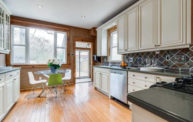 15 Elmer Ave, House detached with 3 bedrooms, 1 bathrooms and 1 parking in Toronto ON | Image 26