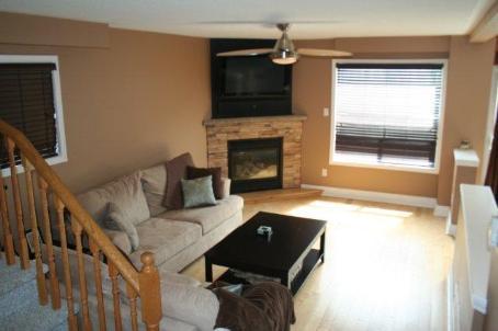 7 Beacham Cres, House detached with 3 bedrooms, 3 bathrooms and 2 parking in Clarington ON | Image 2