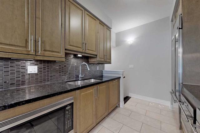 2150 Bayview Ave, Townhouse with 3 bedrooms, 3 bathrooms and 2 parking in Toronto ON | Image 3