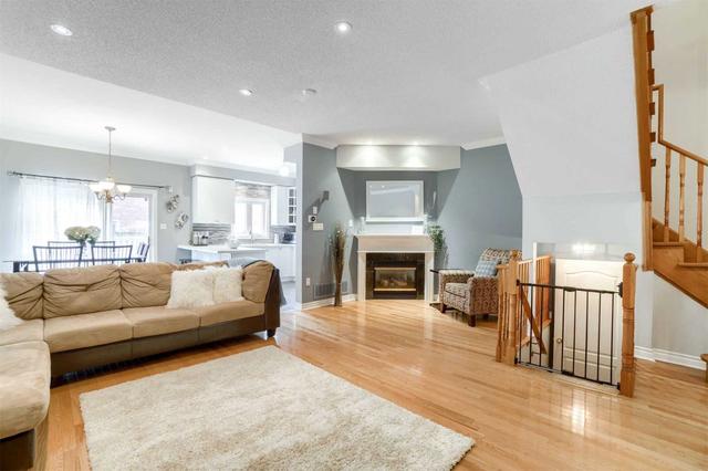 10 Daniel Reaman Cres, House attached with 3 bedrooms, 3 bathrooms and 3 parking in Vaughan ON | Image 24