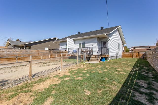 5693 45 Avenue, Home with 3 bedrooms, 2 bathrooms and 2 parking in Lacombe AB | Image 23