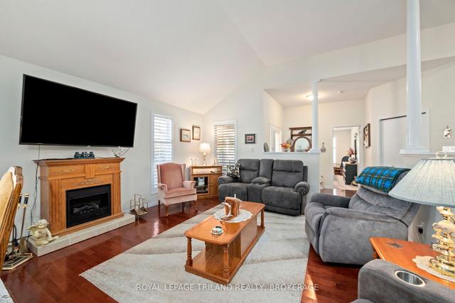 803 Silversmith St, House semidetached with 2 bedrooms, 3 bathrooms and 4 parking in London ON | Image 25