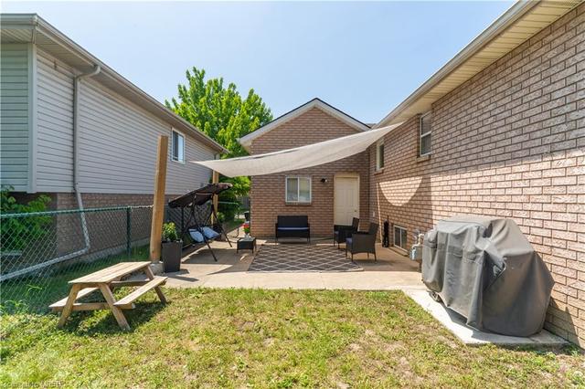 2828 Robillard Crescent, House detached with 2 bedrooms, 2 bathrooms and null parking in Windsor ON | Image 20