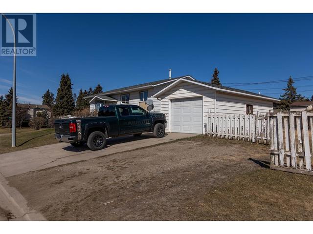 8616 87 Avenue, House detached with 5 bedrooms, 2 bathrooms and null parking in Fort St. John BC | Image 3