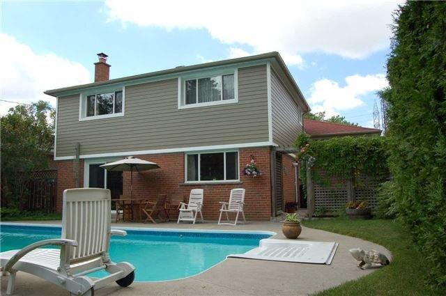 119 Redgrave Dr, House detached with 3 bedrooms, 3 bathrooms and 1 parking in Toronto ON | Image 2