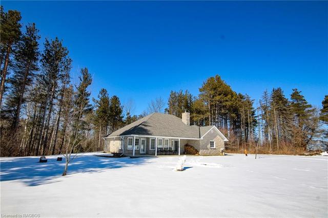 685 Bruce Road 8, House detached with 3 bedrooms, 2 bathrooms and 8 parking in South Bruce Peninsula ON | Image 1