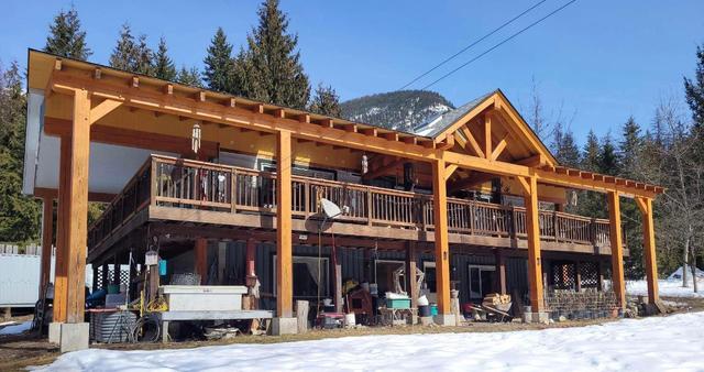 120 Burton Cross Road, House detached with 4 bedrooms, 2 bathrooms and null parking in Central Kootenay K BC | Image 3
