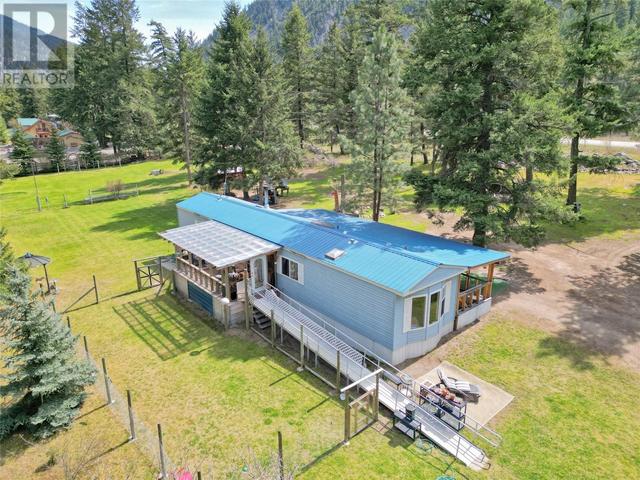 2446 Hwy 3, House other with 2 bedrooms, 2 bathrooms and null parking in Central Kootenay B BC | Image 6