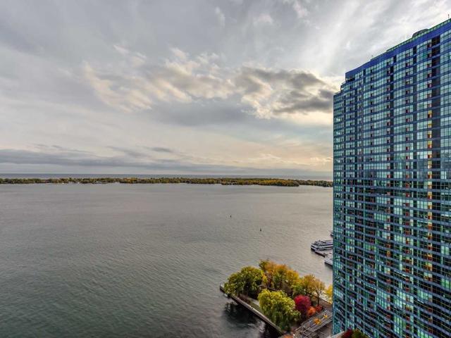2510 - 65 Harbour Sq, Condo with 3 bedrooms, 3 bathrooms and 1 parking in Toronto ON | Image 9