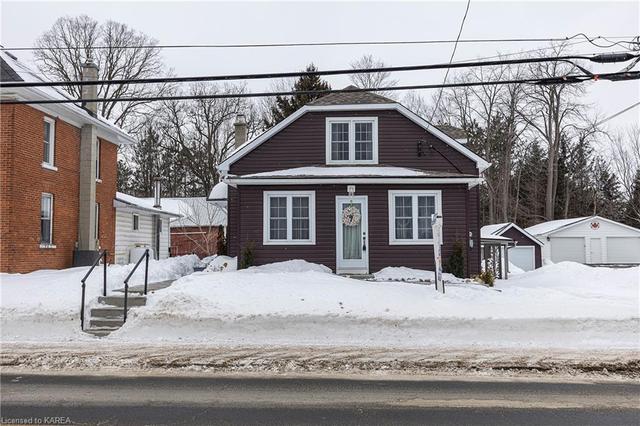 6817 38 Highway, House detached with 3 bedrooms, 1 bathrooms and 5 parking in South Frontenac ON | Image 3