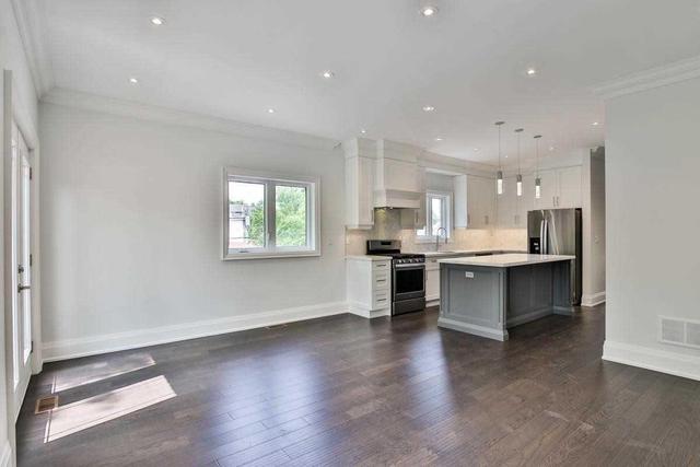 11 Denison Rd E, House detached with 3 bedrooms, 4 bathrooms and 2 parking in Toronto ON | Image 4